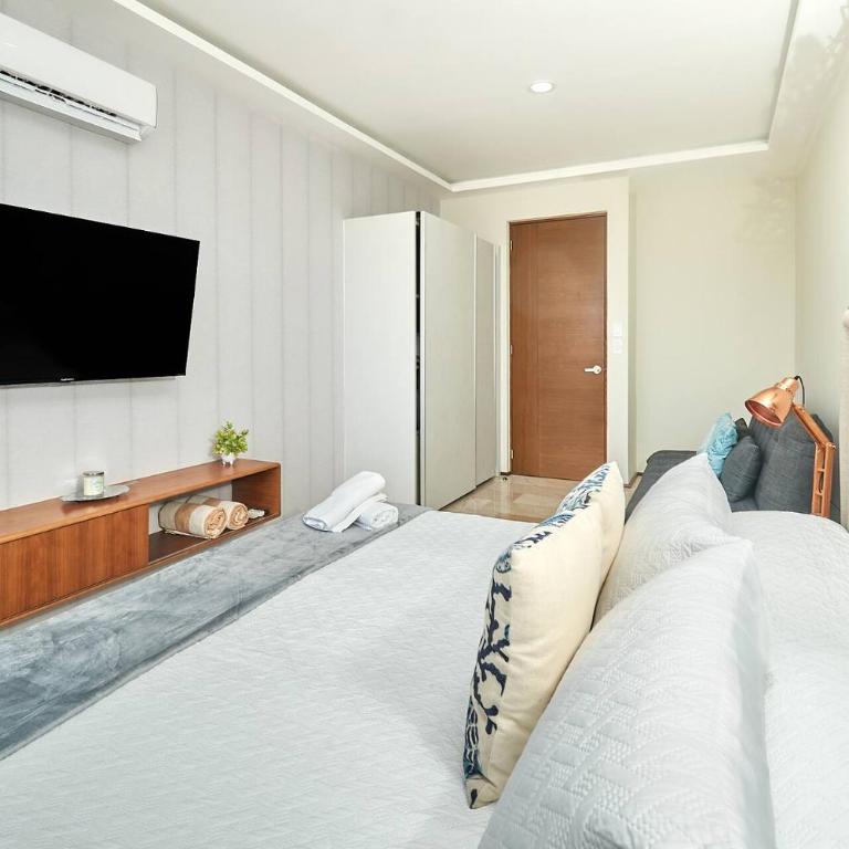 2 Bdrm Ocean View Private Pool Heart Of Town - Apartment mit 2 Schlafzimmern und Balkon - 20