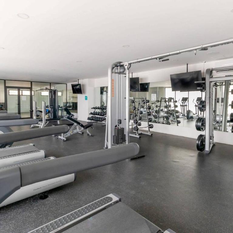 1Br Condo W Pool & Gym - Apartment mit 1 Schlafzimmer und Balkon - 5