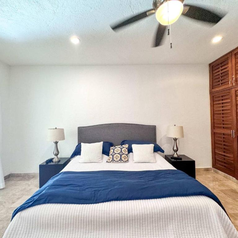 Tropical 3Br Retreat W Pool & Beach Essentials - Three-Bedroom Apartment with Balcony - 15