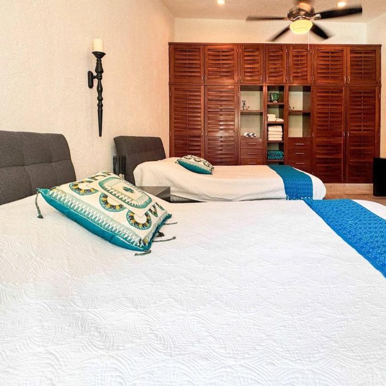 Tropical 3Br Retreat W Pool & Beach Essentials - Three-Bedroom Apartment with Balcony - 18