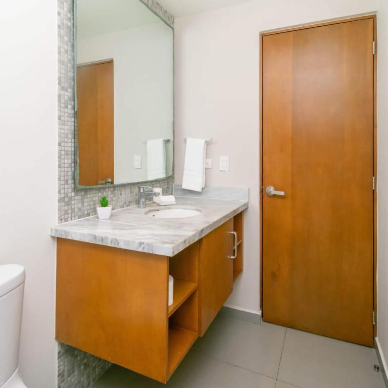Quiet Condo W Rooftop Pool, Backyard & Parking - Appartement 2 Chambres avec Balcon - 19