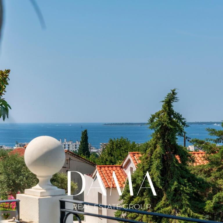 Modern villa with pool, garden, 4 bedrooms - Villa - 7