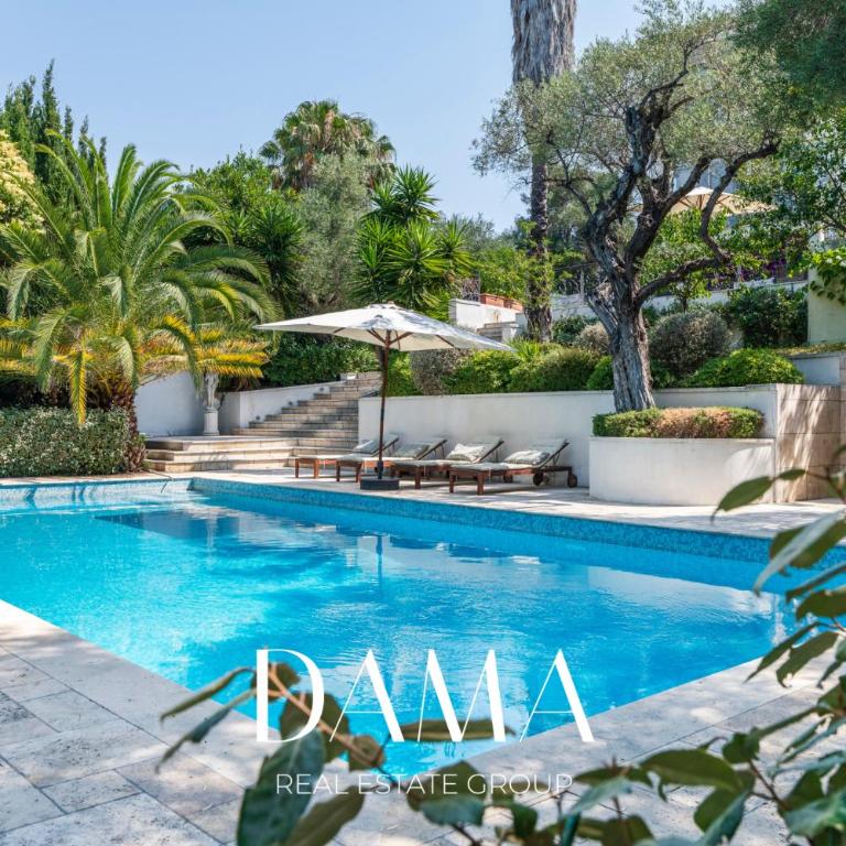 Modern villa with pool, garden, 4 bedrooms - Villa - 5