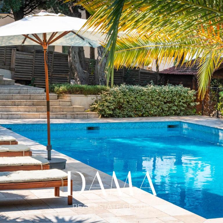 Modern villa with pool, garden, 4 bedrooms - Villa - 2