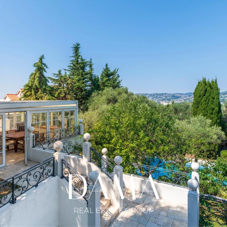 Modern villa with pool, garden, 4 bedrooms - Villa - 26