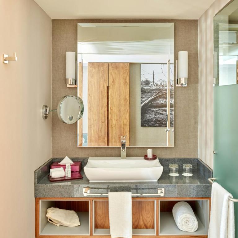 Fiesta Americana Ciudad de México Satélite - Habitación Deluxe con cama extragrande - 1