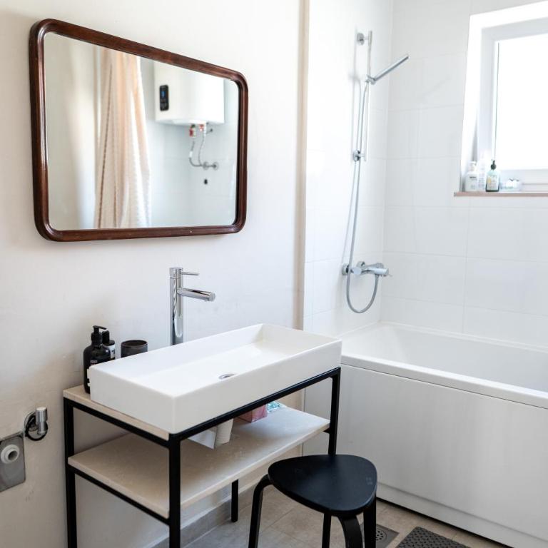 Garden Apartment - Apartman sa 2 Spavaće Sobe i Balkonom - 19