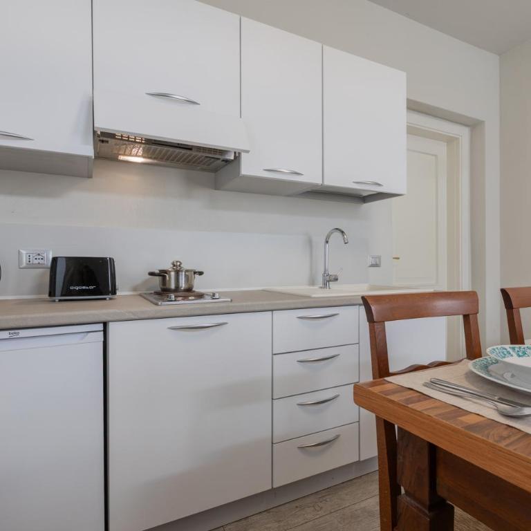 Villa Prince in Lake Garda - Garden, Pool & Relax - Appartamento Deluxe con 2 Camere da Letto e Vista Giardino - 25