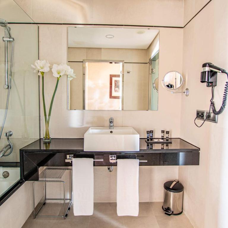 Hotel Andalucía Center - Double or Twin Room with Extra Bed - 1
