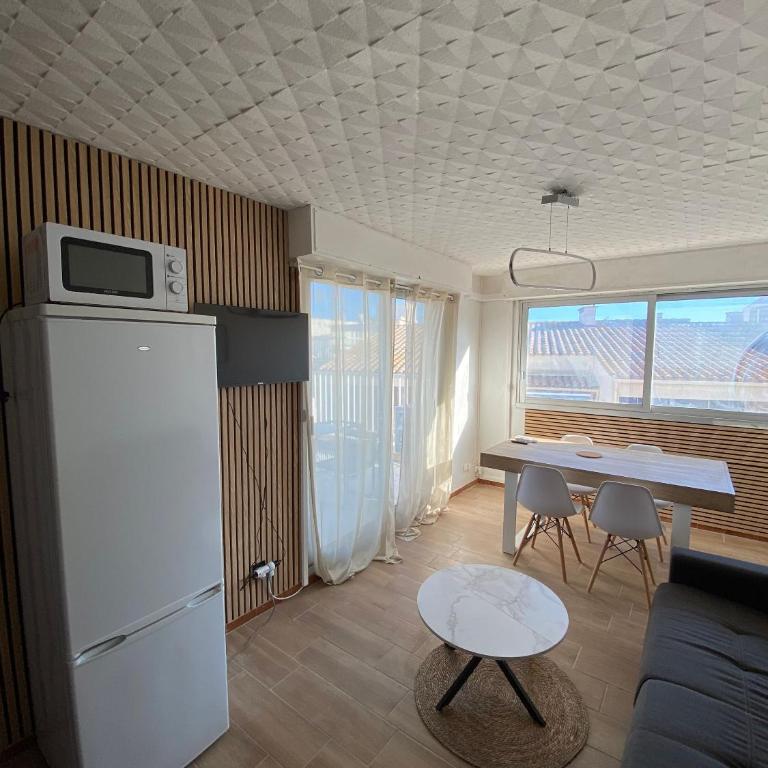 Panoramic Sea View Cozy Renovated Apartment - Apartment - 3