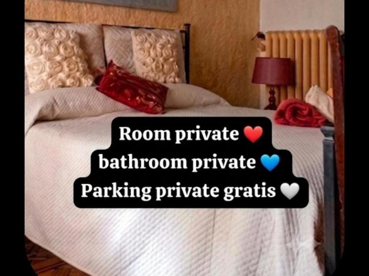 B&B Amarantha Gothica Genoa - Camera Familiare con Bagno Privato - 1