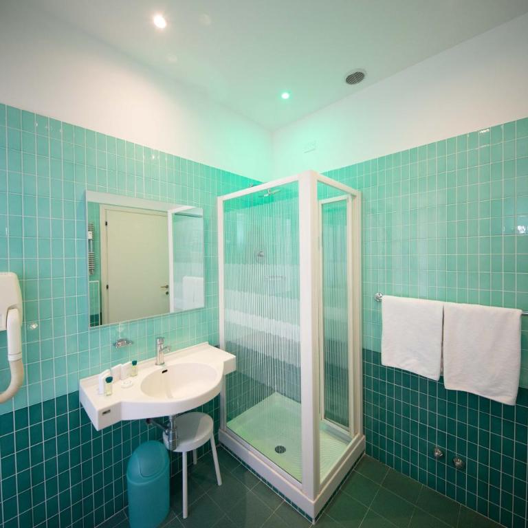 Hotel Re Enzo - Camera Familiare - Dependance - 5