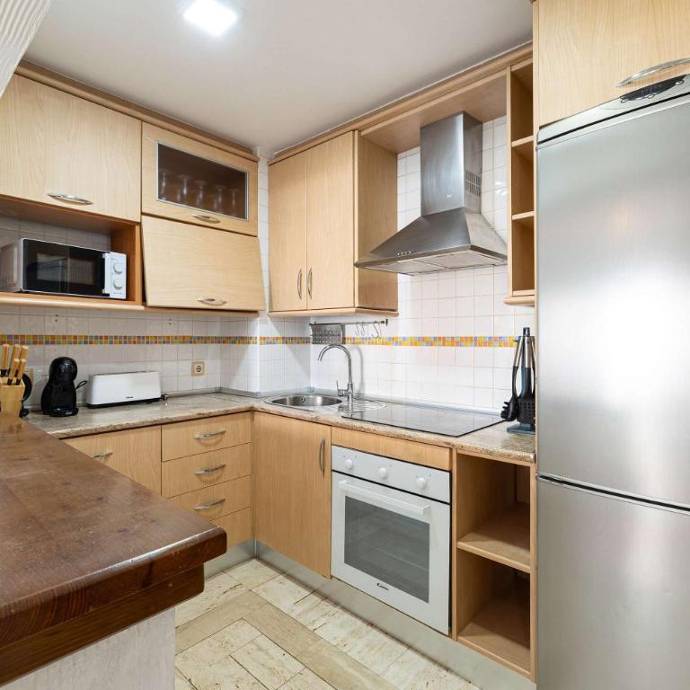 Compact 2BR Apartment with Balcony & Pool - Apartamento - 10