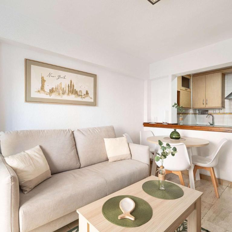 Compact 2BR Apartment with Balcony & Pool - Apartamento - 17