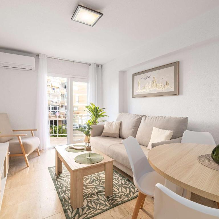 Compact 2BR Apartment with Balcony & Pool - Apartamento - 18