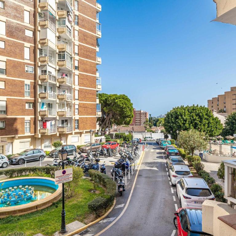 Compact 2BR Apartment with Balcony & Pool - Apartamento - 20