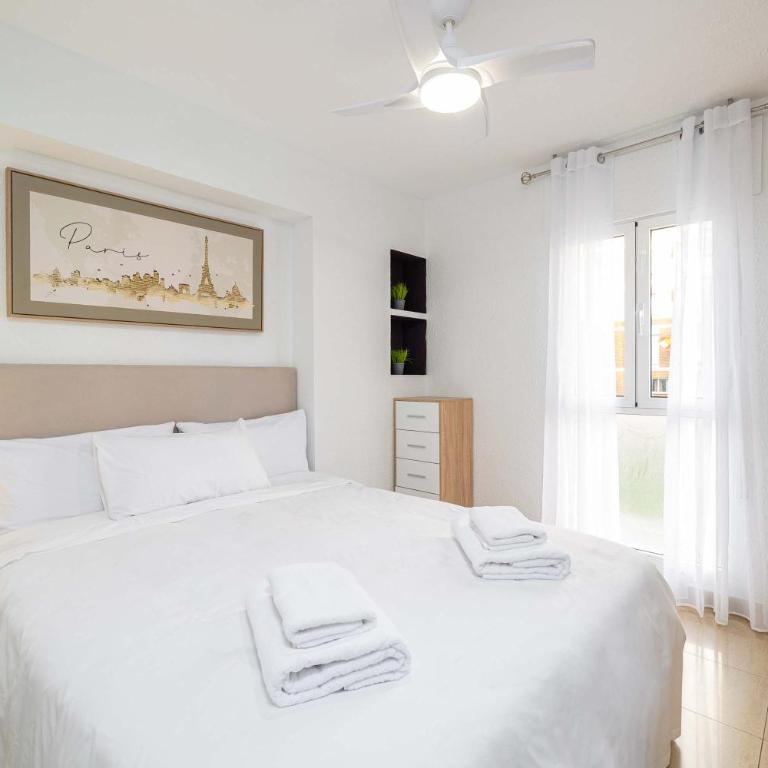 Compact 2BR Apartment with Balcony & Pool - Apartamento - 5