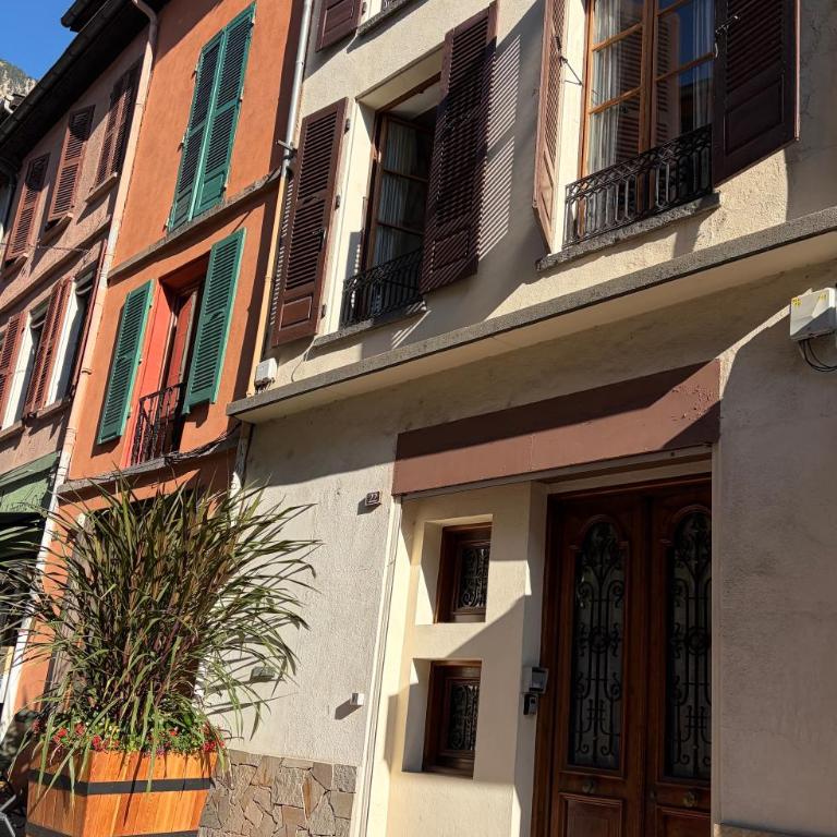 Maison Viennois, Fabulous Bike Friendly Town House, Bourg d'Oisans centre - Maison de Vacances 4 Chambres - 13