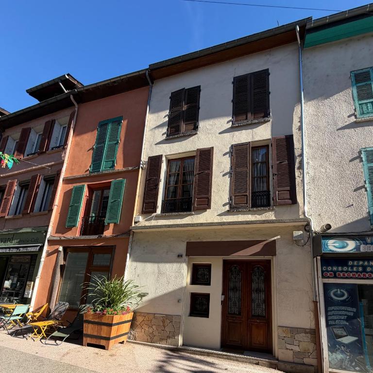Maison Viennois, Fabulous Bike Friendly Town House, Bourg d'Oisans centre - Maison de Vacances 4 Chambres - 1