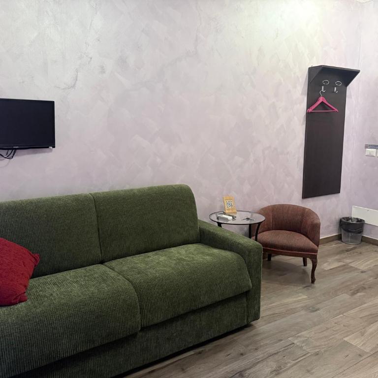 Iris Guest House - Dreibettzimmer mit eigenem Bad - 22