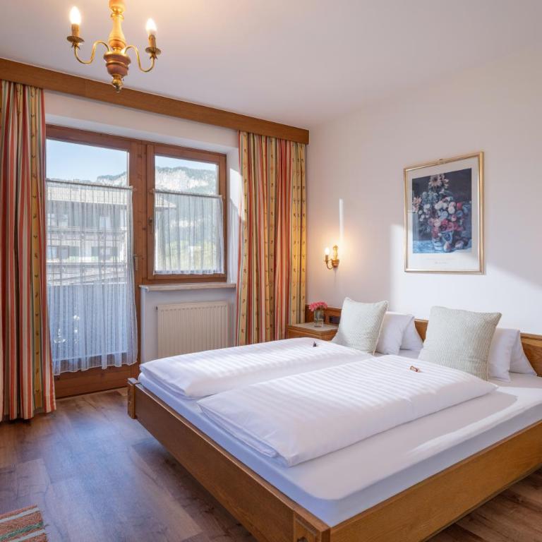 Pension Obermoser - Vierbettzimmer mit Dusche - 8