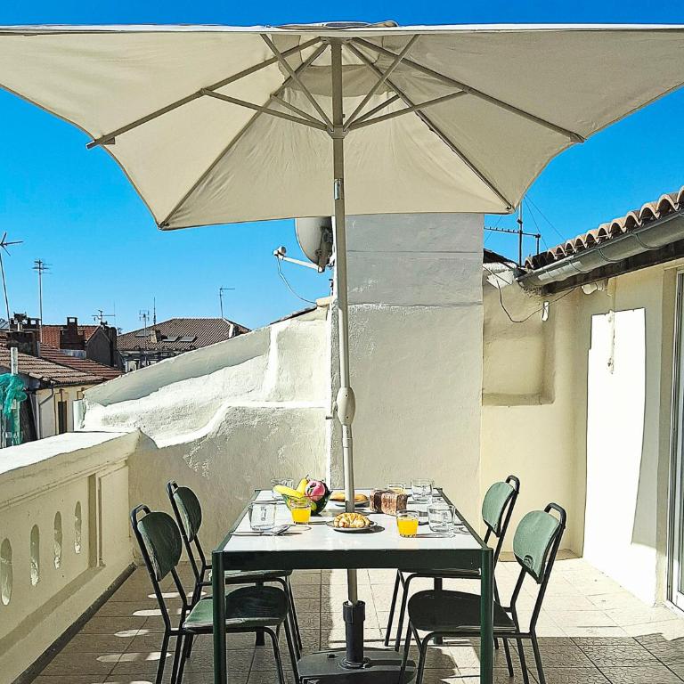 Centre ville, terrasse vue sur les toits, wifi & clim - Appartement 2 Chambres - 35