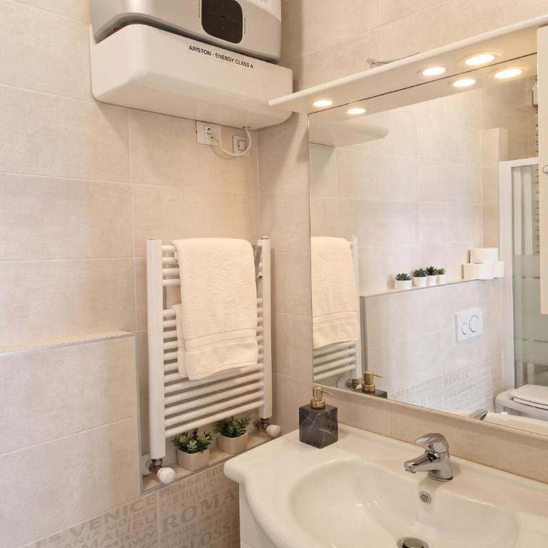Room sweet Room 1 - Camera Matrimoniale con Bagno Privato - 19
