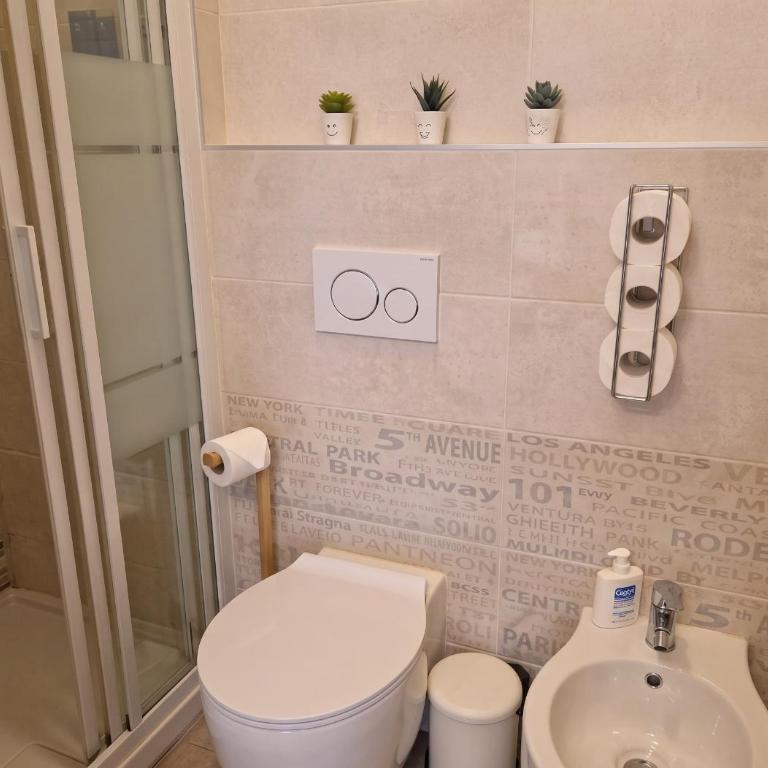 Room sweet Room 1 - Camera Matrimoniale con Bagno Privato - 23