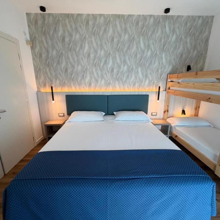 Hotel Danieli - Deluxe Vierbettzimmer - 2