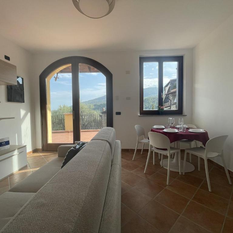 Terrazza - Borgo Agosti by Holiday World - Appartamento con 2 Camere da Letto, Terrazza e Vista Mare - 1