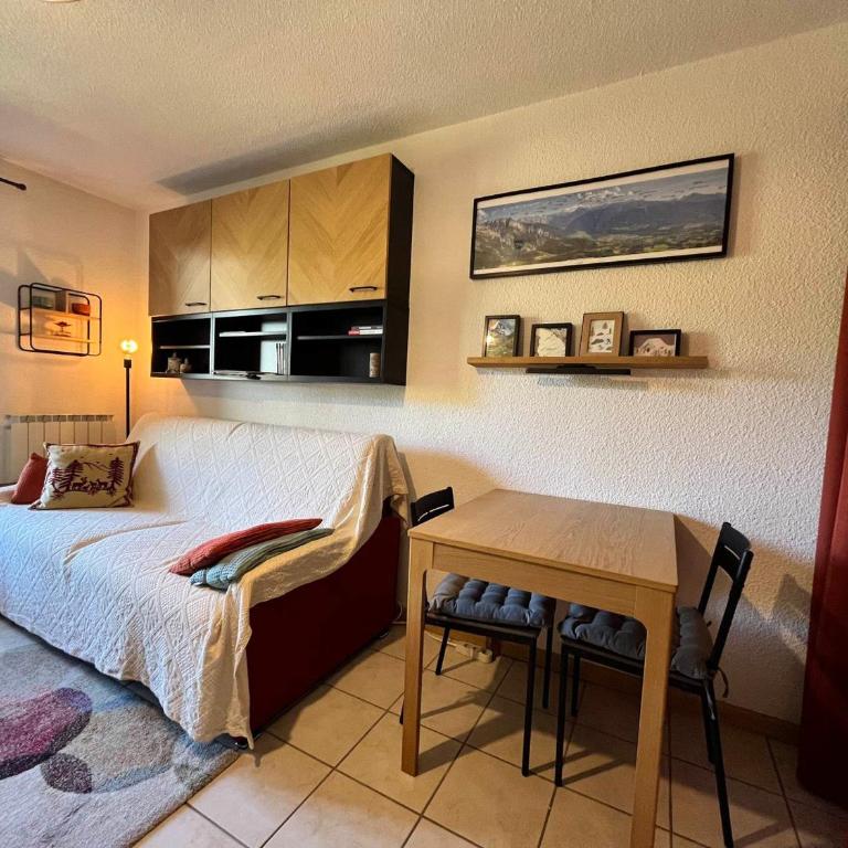Studio chaleureux près télécabine avec parking et balcon - Estudio - 5
