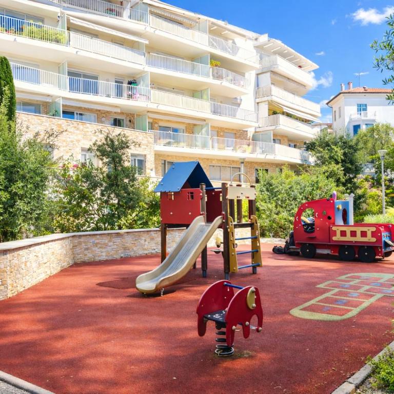 New 2-Room Apartment with Terrace & Air Conditioning - Appartement 1 Chambre - 10