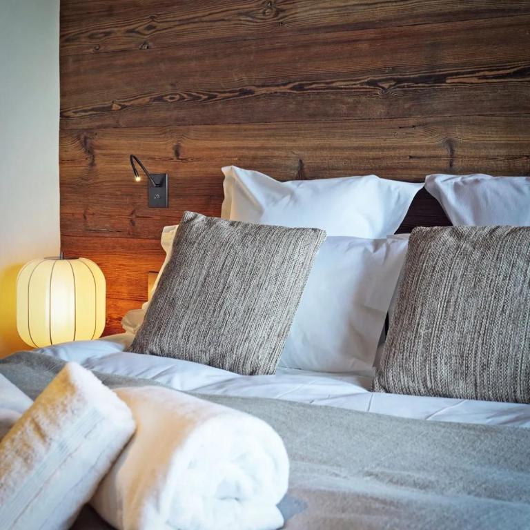 Modern Alpine Lodge Ski Storage & Sunset Terrace - Four-Bedroom Luxury Apartment - 67