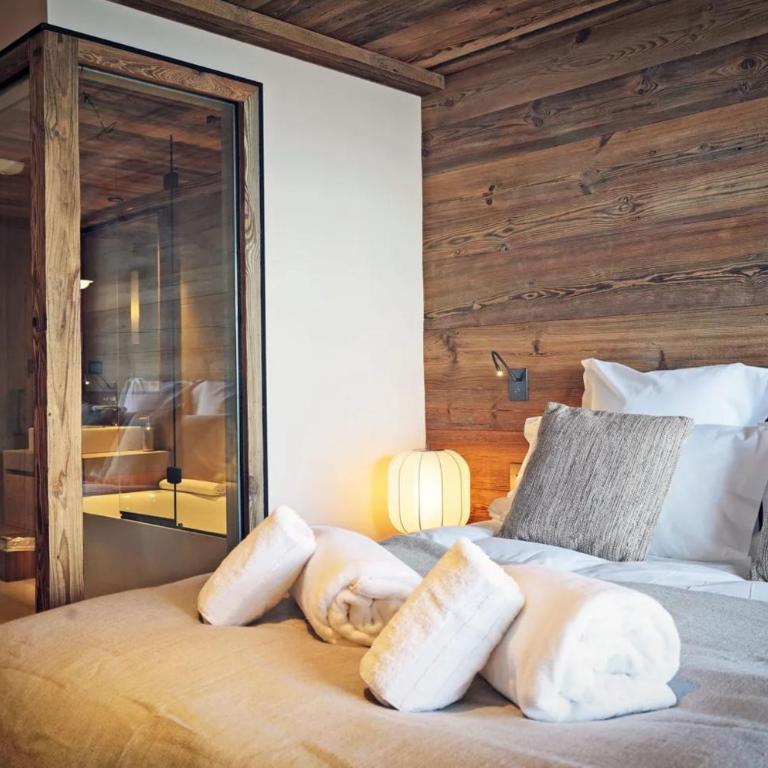 Modern Alpine Lodge Ski Storage & Sunset Terrace - Four-Bedroom Luxury Apartment - 54