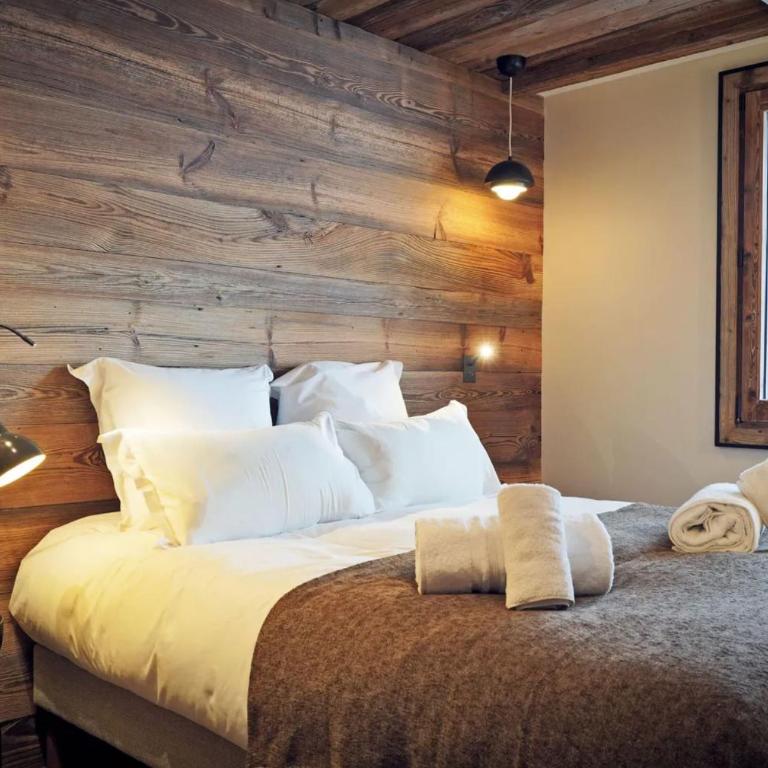 Modern Alpine Lodge Ski Storage & Sunset Terrace - Four-Bedroom Luxury Apartment - 56