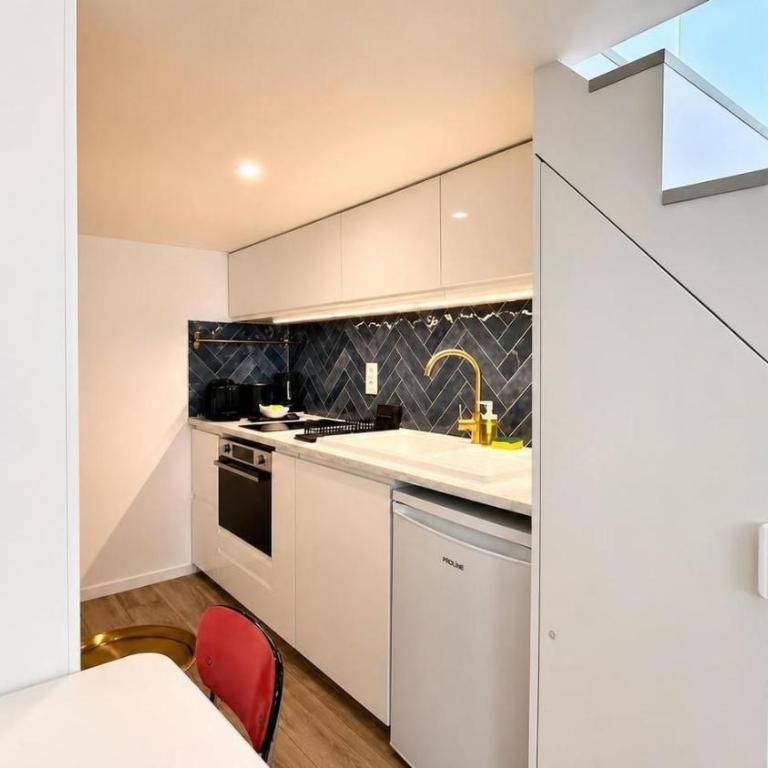 Latin Quarter Charming Mezzanine Studio with Netflix - Studio - 15