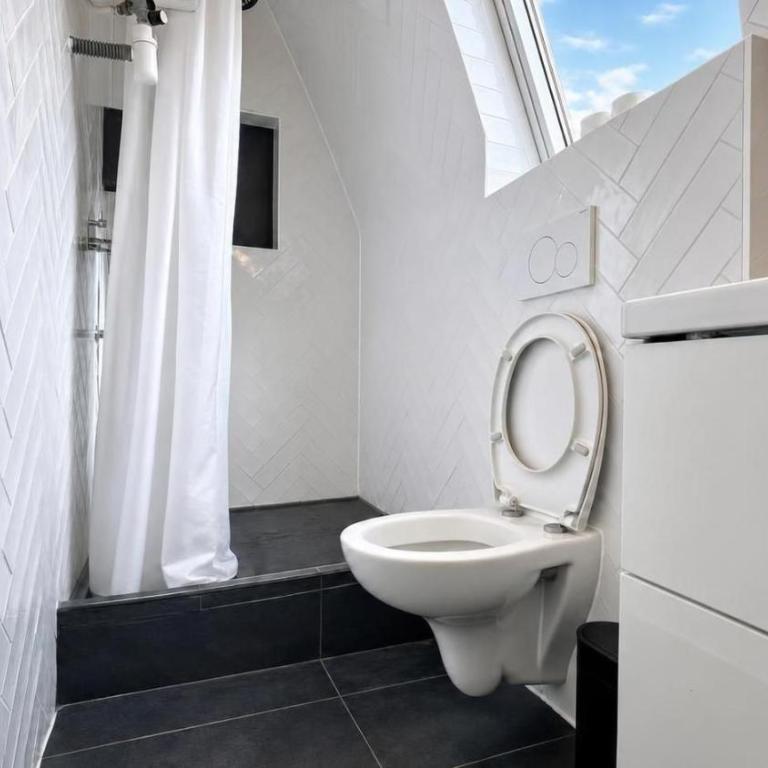 Latin Quarter Charming Mezzanine Studio with Netflix - Studio - 27