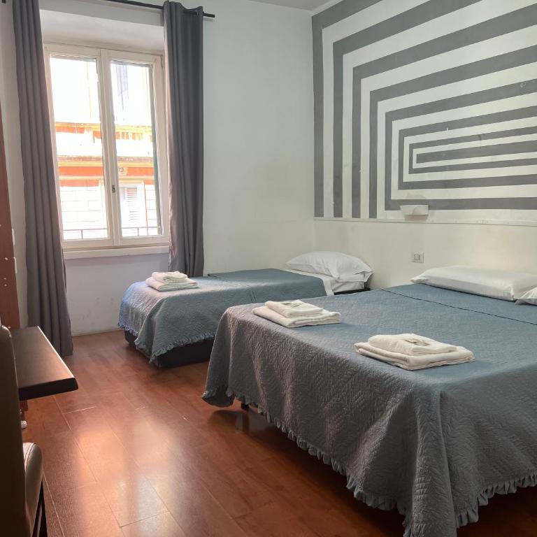 Hi Termini - Triple Room with Outside Private Bathroom - 1