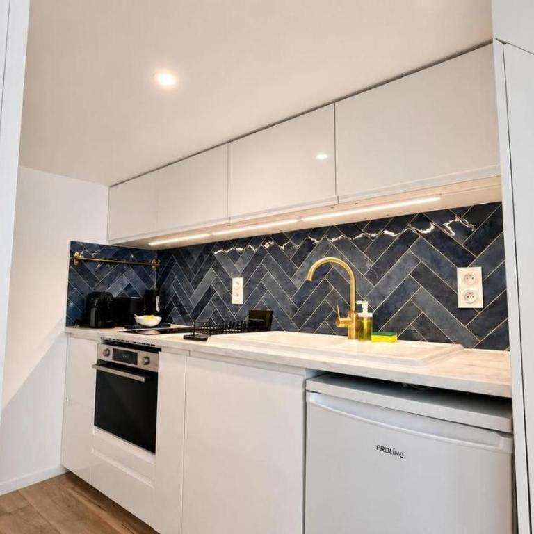 Latin Quarter Charming Mezzanine Studio with Netflix - Studio - 28