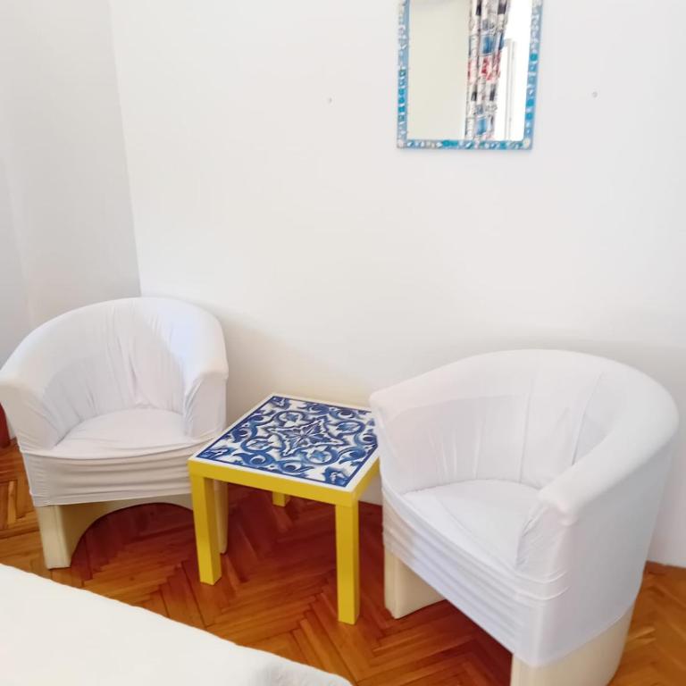 Guest House Vila Bak - Deluks Dvokrevetna Soba sa Bračnim Krevetom i Balkonom - 12