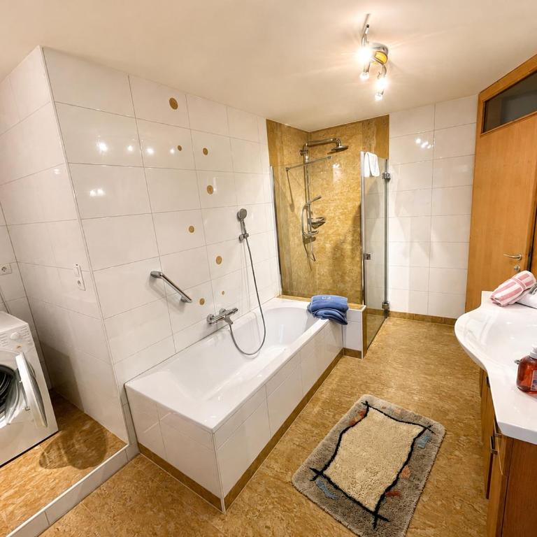 Frühstücks-Radpension Taurer-Thoman - Apartment mit Blick auf die Berge - 13