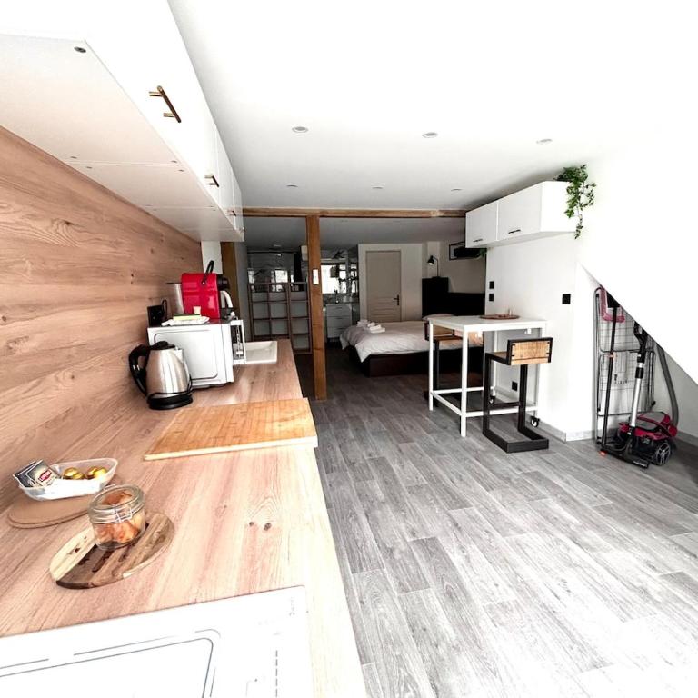 Suite climatisée proche remparts - Appartement - Rez-de-Chaussée - 12