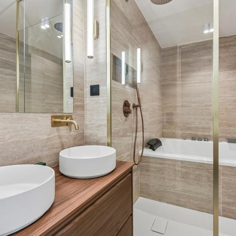 Lavie Maison - AC and Hot Tub near Sentier - Appartement 2 Chambres - 10