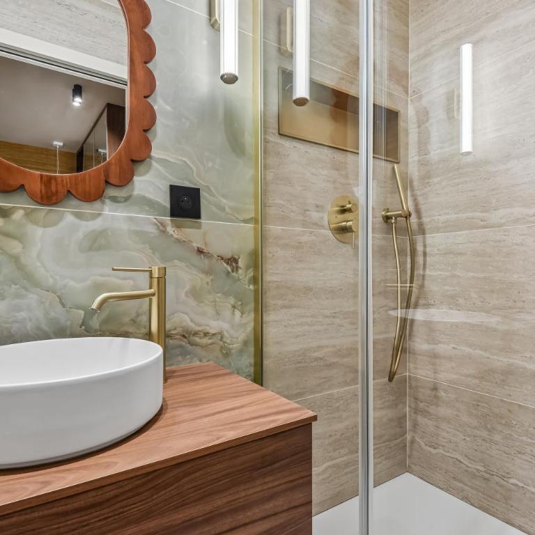Lavie Maison - AC and Hot Tub near Sentier - Appartement 2 Chambres - 11