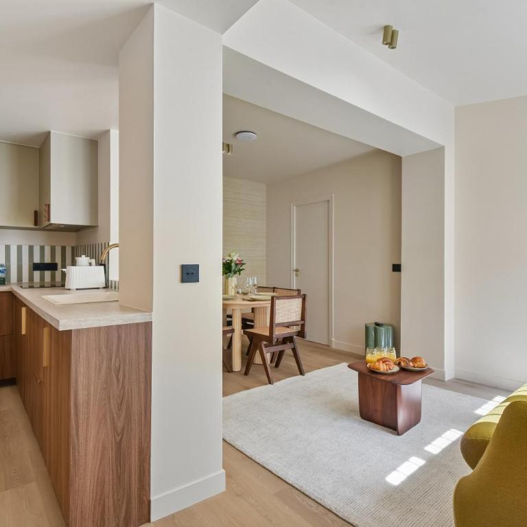 Lavie Maison - AC and Hot Tub near Sentier - Appartement 2 Chambres - 5