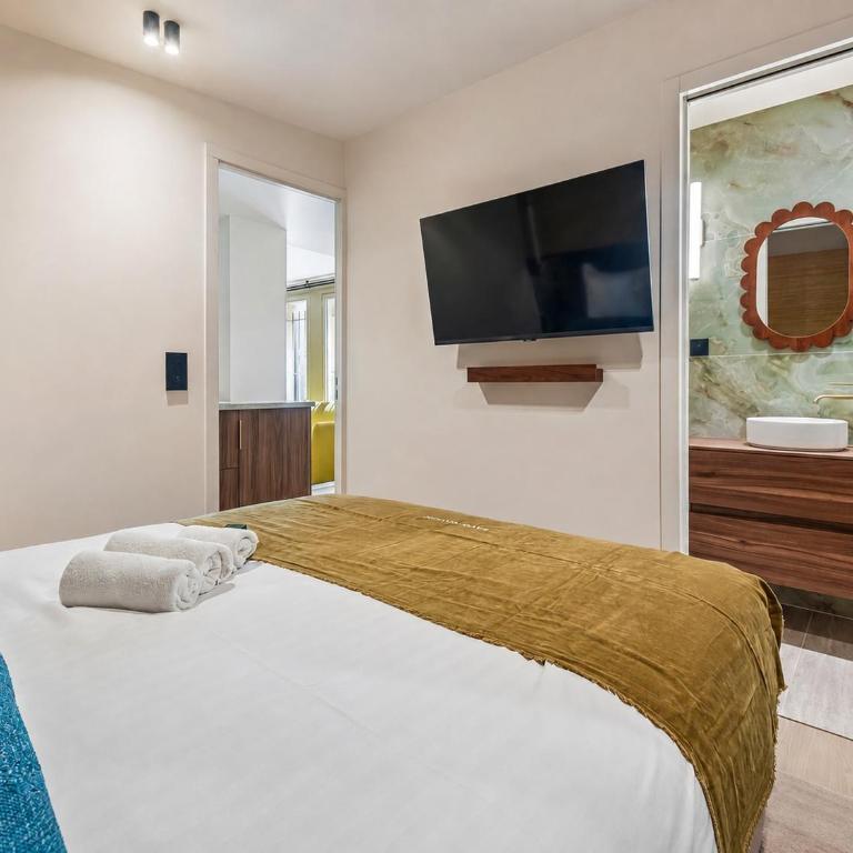 Lavie Maison - AC and Hot Tub near Sentier - Appartement 2 Chambres - 17