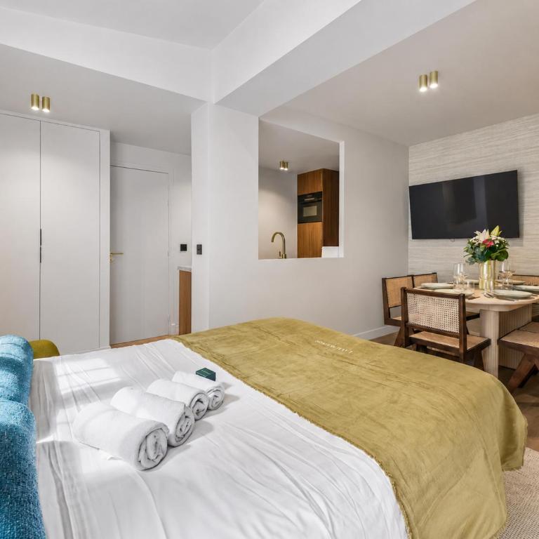 Lavie Maison - AC and Hot Tub near Sentier - Appartement 2 Chambres - 23