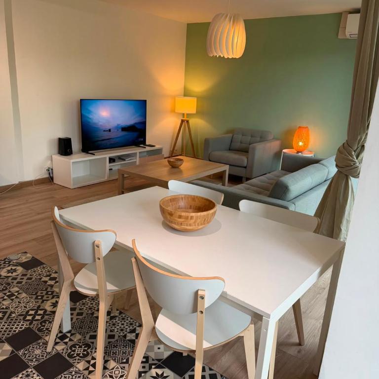 T2 dernier étage - Vue montagne À 2 pas de la mer - Appartement 1 Chambre - 8