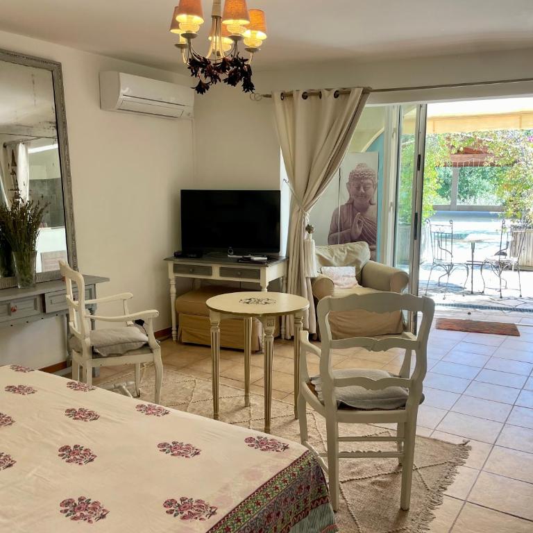 B&B Villa Ganesh - Studio with pool view and kitchenette - 12