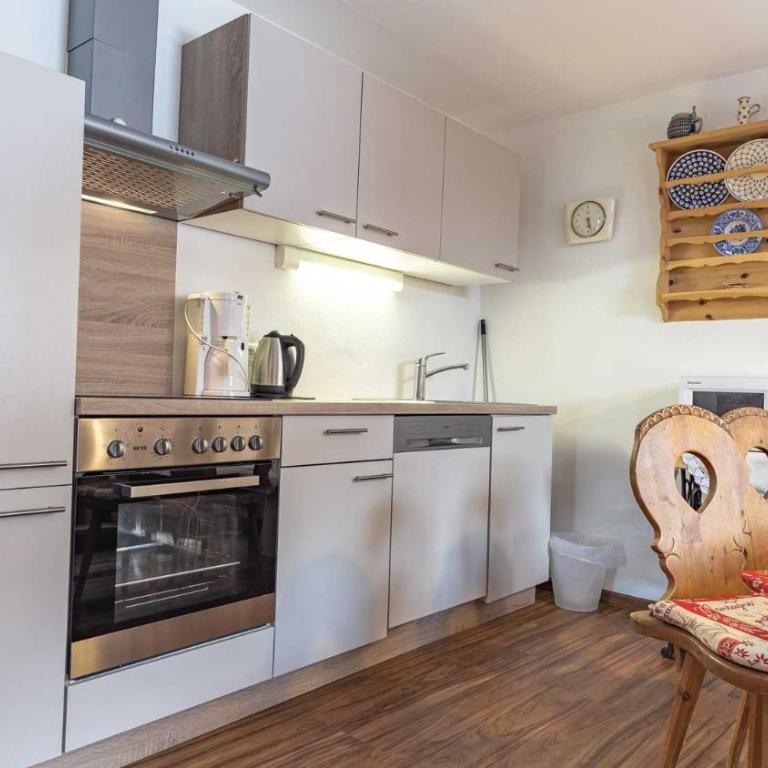 Apartments & Alpine Tradition Gasthof Jenewein - Familien-Apartment mit 2 Schlafzimmern - 3